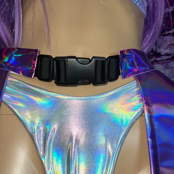 New Holographic RAVE Clasp Skirt - Picture 15 of 16